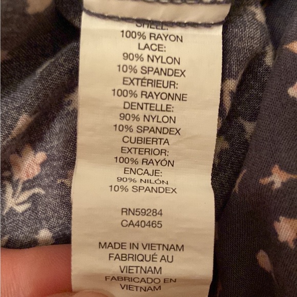 🌺 TCP Lace Shoulder Floral Print Blouse - Picture 8 of 8